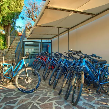 Apartment Casa Con Piscina Jacuzzi Ac Wifi E Biciclette Elettriche *